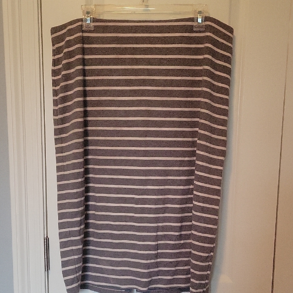 Old Navy Gray and White Midi Pencil Skirt Casual Stretch